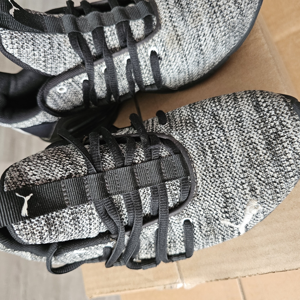 Puma Axelion Boys Training Shoes Black White Knit Athletic Sneakers | Size 4.5